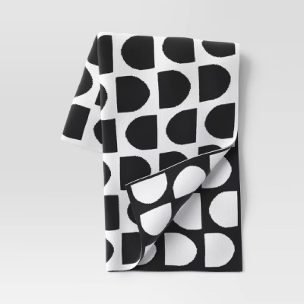 Threshold Knit Throw Blanke Geometric Jacquard Reversible Black & White NWT